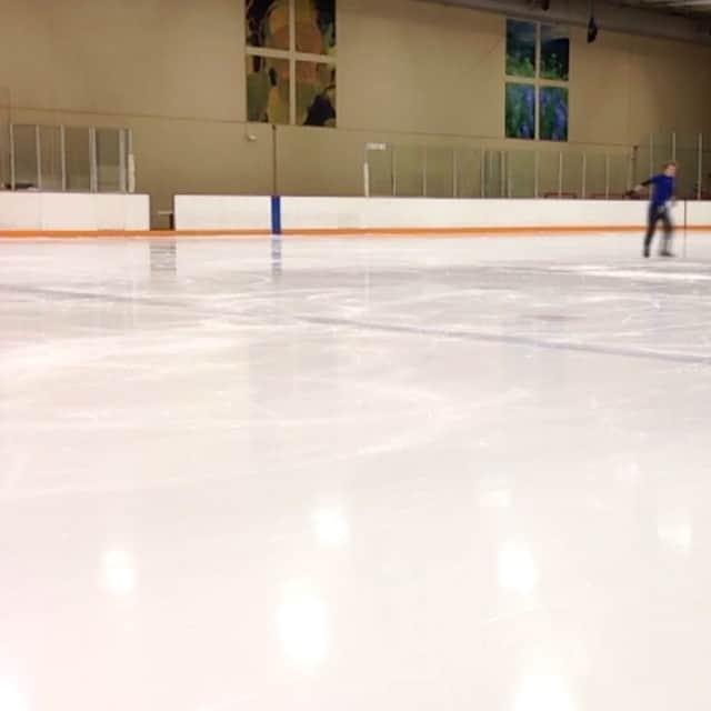 のインスタグラム：「Quad!!! Wait... WTF???? So i was just doing some jumps today and something crazy weird happened.... #quint #toe #boss #hax #skating #figureskating #legit #crazy #howisthispossible #nocameratrick #thisissparta #amazing #trick #россия #красота #россия #москва #стиль #девушка #мода」