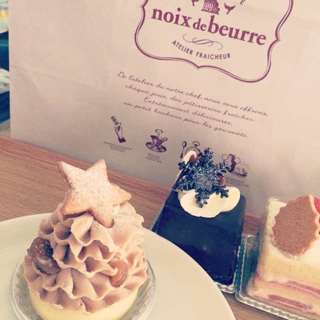 笛木優子のインスタグラム：「メリクリ🎁🎀💖😋🎄🎅 ケーキ🍰得意ではないけどかわいいから買っちゃった💕#noixdebeurre」