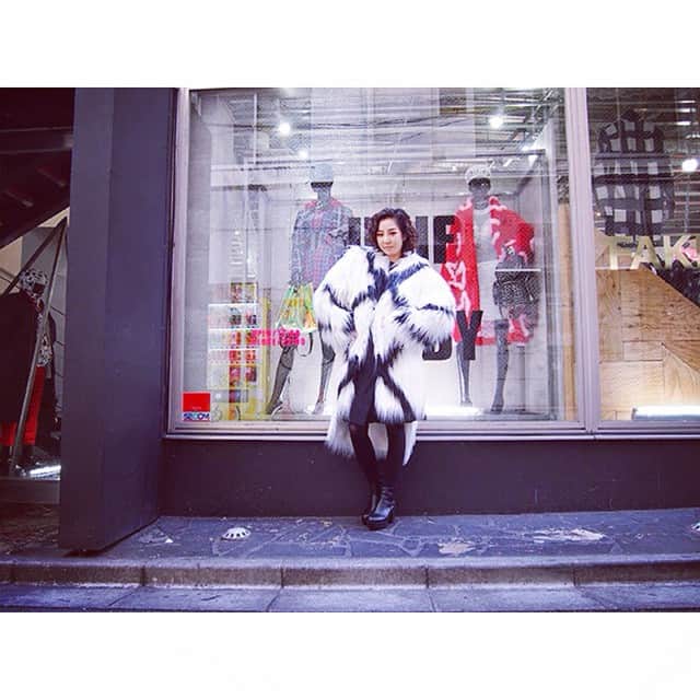 REAL_TOKYO_comさんのインスタグラム写真 - (REAL_TOKYO_comInstagram)「【FAKE TOKYO/CANDY PRESS / KANAMI FUKUSHIMA】 #hyeinseo #nobrand #fashionsnap  #faketokyo #faketokyocom #realtokyocom」12月20日 18時59分 - real_tokyo_com
