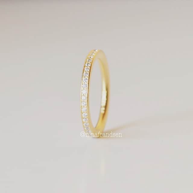 のインスタグラム：「Re-post 💛 @ninafrandsen #juliesandlau #infinity #zirconia #goldring #beautiful #simple #delicate #jewelry #danishdesign」