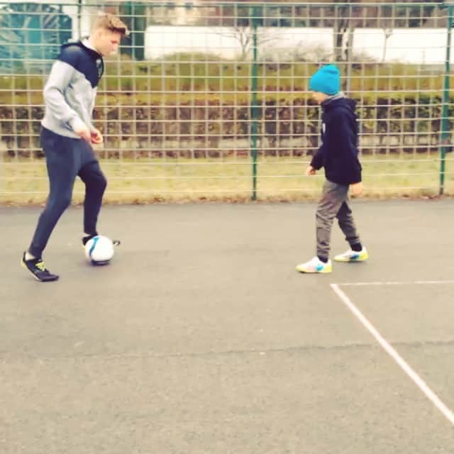 マルク・ホルンシュのインスタグラム：「Repost from @modernagewarriors  visited my little friends from LA in Hungary. Just showed them some skills😉 #holidays #fun #kids #playing #soccer」