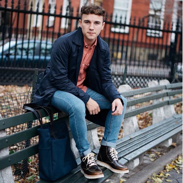 スボのインスタグラム：「Great shots from @justinliv of NY-based men's fashion blog #ScoutSixteen in our Huzito in bourbon! #fashion #blogger #mensblogger #fall #footwear #boots #shoes #NewYork」