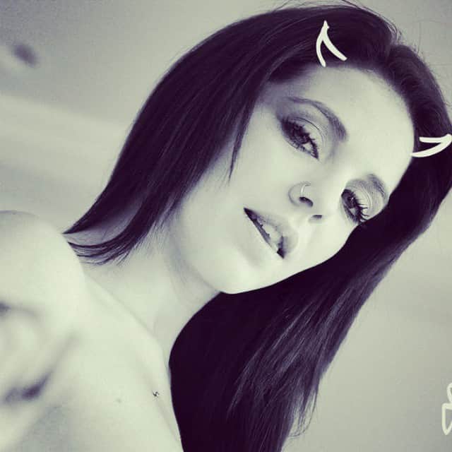Kiera Wintersのインスタグラム：「#blackandwhite #klassykiera #winterswild #mamalife #proudmama #happiness #brunette #heystalker #devil #badgirl #loveit #horns #evil #naughty」
