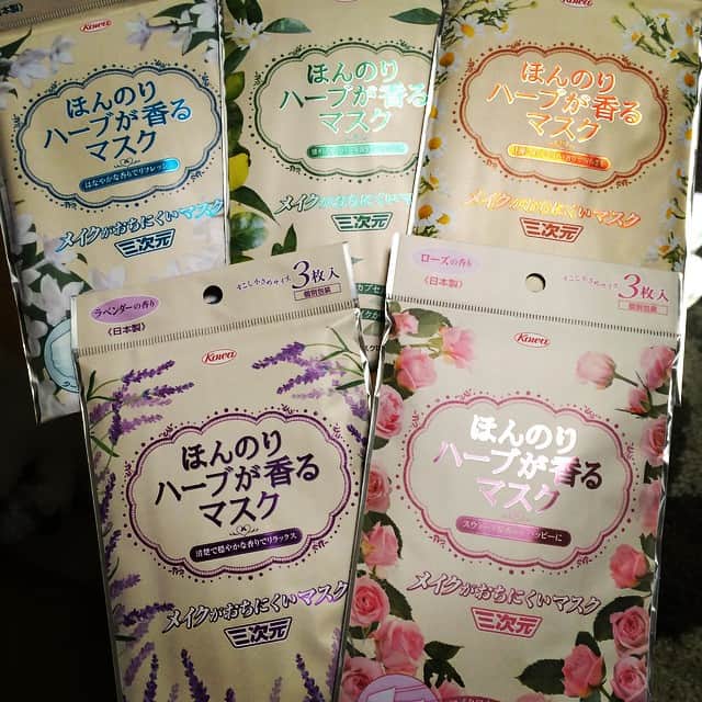 笛木優子のインスタグラム：「どのマスクにしよう。。 😷mask、、、 #kowa#コーワ#マスク」