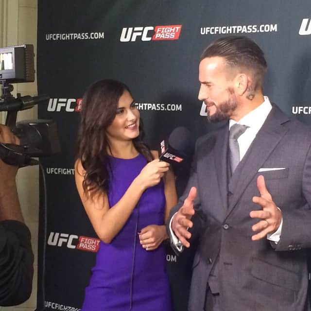 UFCさんのインスタグラム写真 - (UFCInstagram)「@MeganOlivi catches up with #CMPunk to discuss his decision on fighting inside the Octagon. Check out the full interview at UFC.com」12月8日 9時44分 - ufc