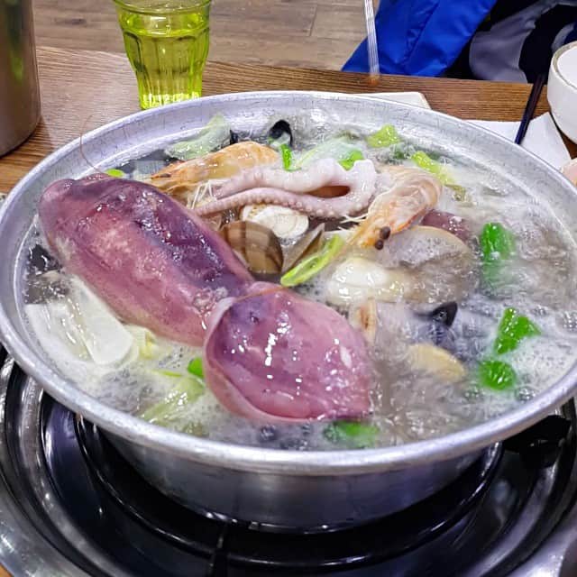 のインスタグラム：「#인천#송도#박승광해물손칼국수#비주얼 굿#김숙 열심히 운동했으니 맛있게먹자 😉」