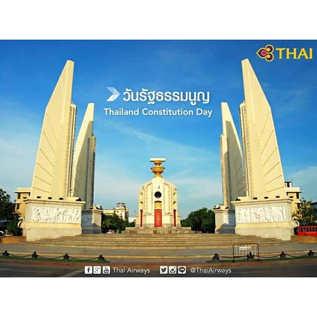 タイ航空さんのインスタグラム写真 - (タイ航空Instagram)「วันรัฐธรรมนูญ (Thailand Constitution Day)  10 ธันวาคม พุทธศักราช 2475 พระบาทสมเด็จพระปกเกล้าเจ้าอยู่หัวทรงพระกรุณาโปรดเกล้าฯ พระราชทานรัฐธรรมนูญถาวรฉบับแรกแห่งราชอาณาจักรสยาม เพื่อใช้เป็นหลักในการปกครองประเทศภายใต้ระบอบประชาธิปไตย ดังนั้น วันที่ 10 ธันวาคม ของทุกปี จึงเป็นการน้อมรำลึกถึงพระมหากรุณาธิคุณฯ ที่ทรงพระราชทานรัฐธรรมนูญฉบับแรกให้แก่พสกนิกรชาวไทย  December 10 is an annual constitution day of Thailand since the first codified constitution of Siam was agreed by King Rama VII on 10 December 1932. It is the day of remembrance and thankfulness to the monarchy for contributing commoners the liberty to take part in running the country.  #ThaiAirways」12月10日 12時05分 - thaiairways