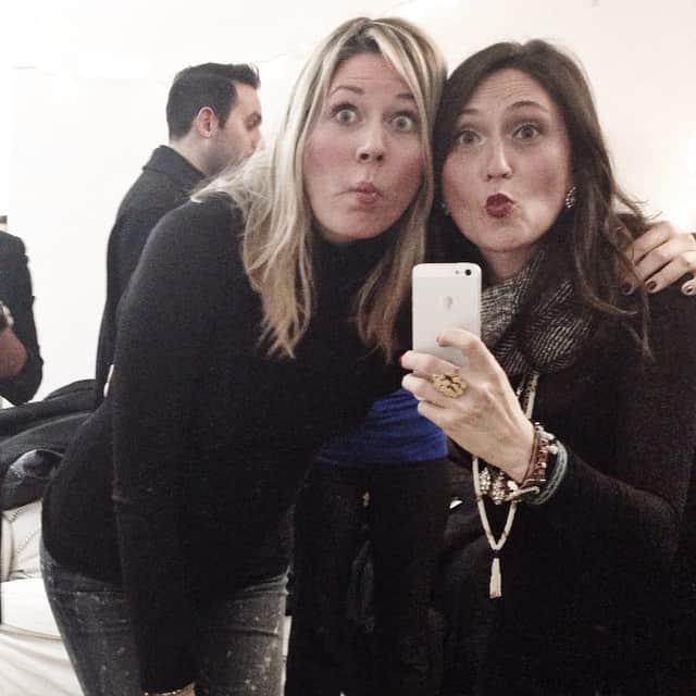 フリーダ＆ネリーのインスタグラム：「😜😘😚#friedaandnellie fun holiday event with @donnicharm!」