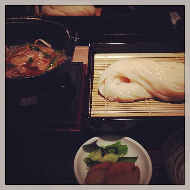 志摩有子さんのインスタグラム写真 - (志摩有子Instagram)「さくっと稲庭うどんを。比内鶏とセリのきりたんぽ風のお汁に浸けて。 #稲庭うどん」12月12日 22時13分 - ariko418