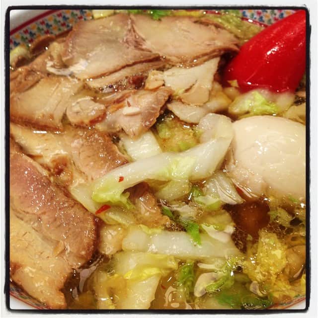 のインスタグラム：「半チャーシュー煮玉子ラーメン」