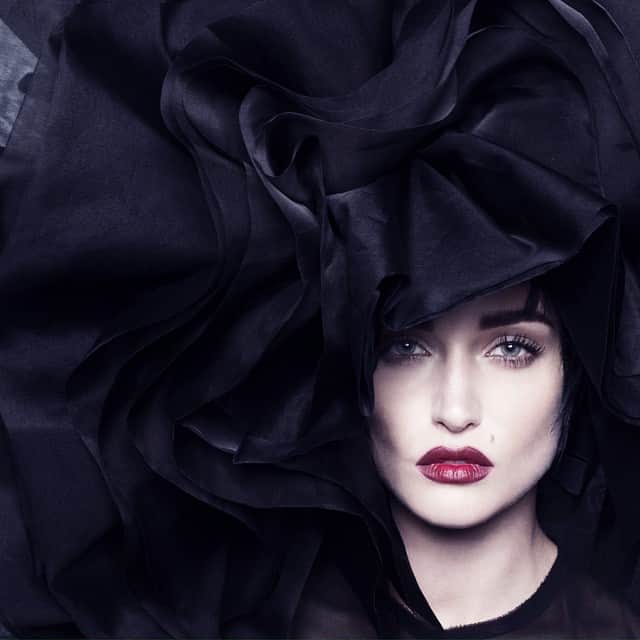 ジョンロシャのインスタグラム：「NEW #editorial in @lofficielukraine December 2014 "Black Widow" featuring JohnRocha #AW14 hat, styling by @hannah_c_beck photography by @ckayphotography #press #fashion #rtw #hat #style #instafashion」