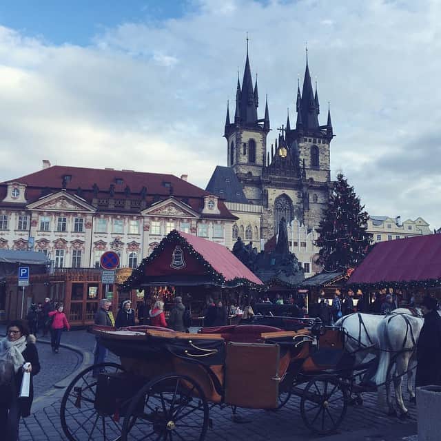 ガル・ガドットさんのインスタグラム写真 - (ガル・ガドットInstagram)「Goodbye Prague 💌 its been amazing」12月17日 18時42分 - gal_gadot