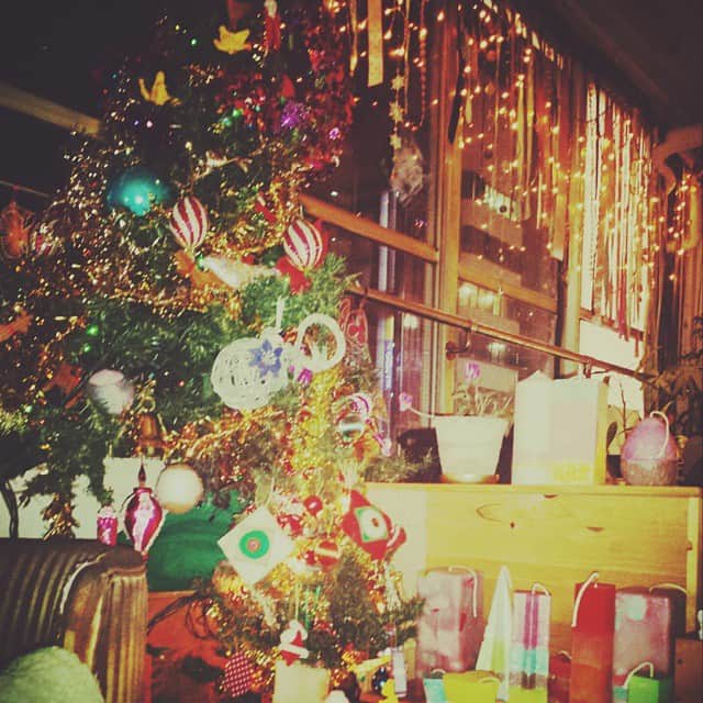 花井瑠美さんのインスタグラム写真 - (花井瑠美Instagram)「サンタさん来そう🎅✨ #birthday#christmas#tree#present#cafe#cute」12月17日 22時17分 - floworld_r369
