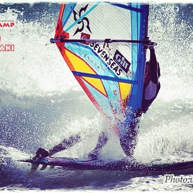 伊東大輝さんのインスタグラム写真 - (伊東大輝Instagram)「tail slide..lol #windsurfing #slash #wave #quiksilver #へんたいstyle #笑 #おはよう」1月18日 9時57分 - daikiitoh
