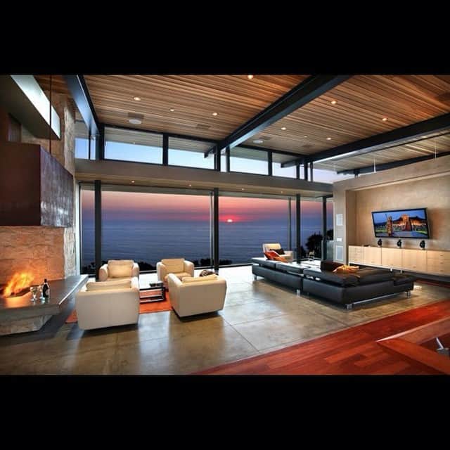 The Fantasy Homesのインスタグラム：「I love the fireplace. Tag a friend you'd live in this home with.」