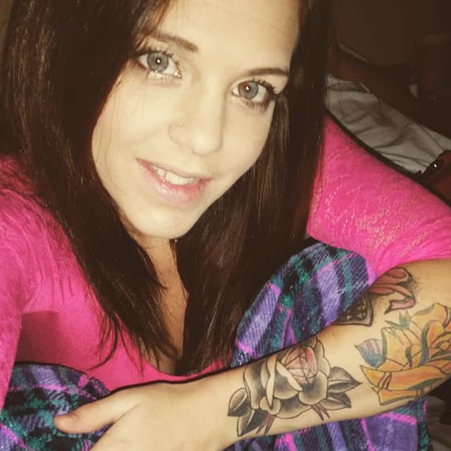 Kiera Wintersのインスタグラム：「#tattooedmama #klassykiera #winterswild #mamalife #proudmama #happiness #brunette #heystalker #blueeyes #pajamas #merrychristmas #tattooedparents #inkedmama」