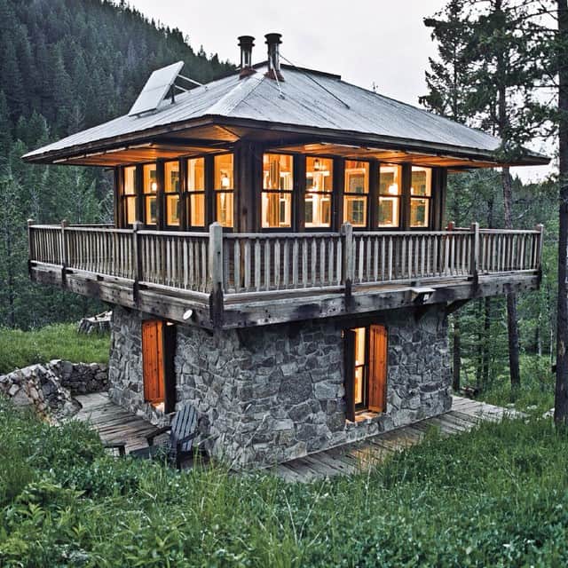 The Fantasy Homesのインスタグラム：「Another small home. It's like a personal castle!」