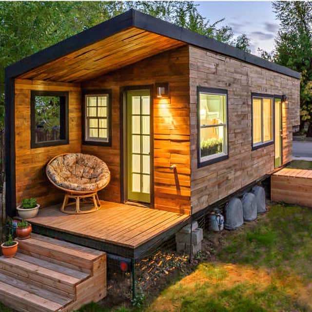 The Fantasy Homesのインスタグラム：「I've secretly always wanted to live in a minimalists  house. Anyone else with me on this?」