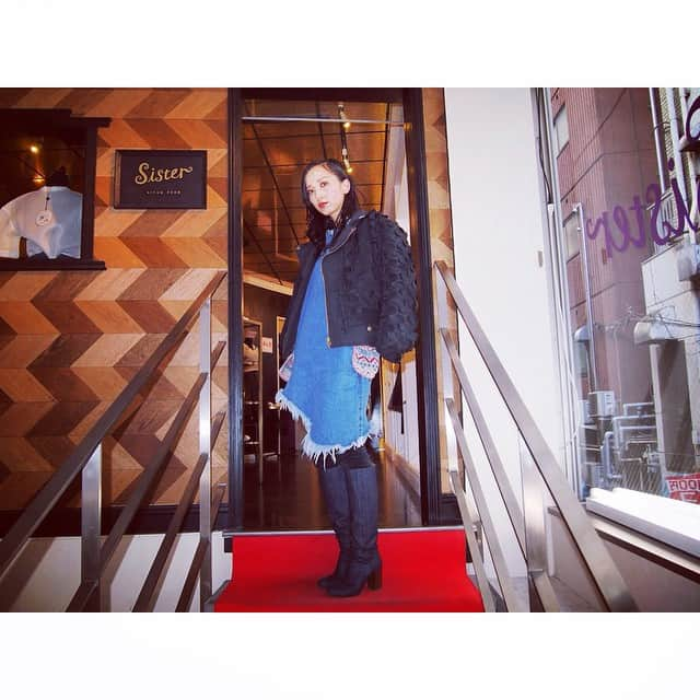 REAL_TOKYO_comのインスタグラム：「【Sister Director & Buyer / YUMI NAGAO】 #mariosschwab #blackmeans #NAKAOちゃんからプレゼント  #marquesalmeida #nobrand #prada #イタリア行った時に #disco #nagisa #valentine #rieshiraishi」