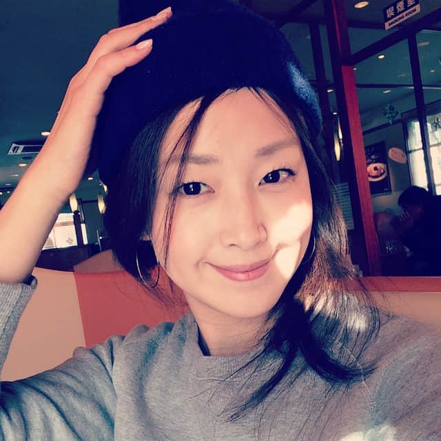 笛木優子のインスタグラム：「大掃除したら、体が痛いです😱😭 みなさんは大丈夫でしょうか。  年末年始の番組のお知らせです🙆💕 関西テレビ 黒田節 となりの席はすごい奴 12/31 0:45から  読売テレビ  もうちょい！かま天マーケット 1/2 0:28から ゲスト  よろしくお願いします💛😋」