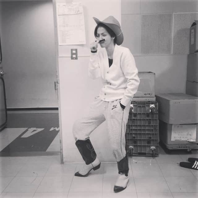 蜂矢りさのインスタグラム：「∝∞. 今年のうちに返却。.*∝∞」