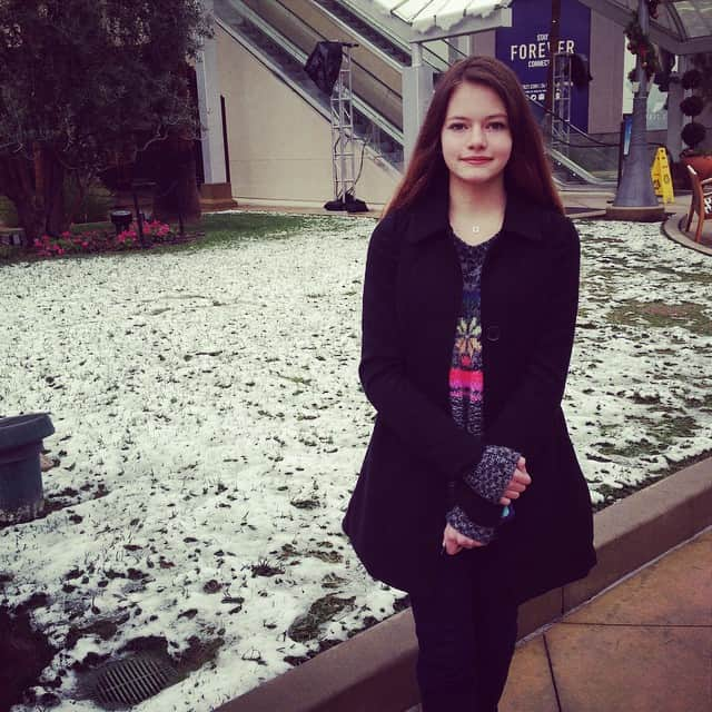 マッケンジー・フォイさんのインスタグラム写真 - (マッケンジー・フォイInstagram)「Snow at the mall 😄😊😃☺️」1月1日 9時13分 - mackenziefoy