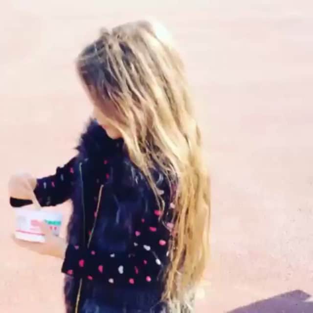 ミラナ・クルニコワのインスタグラム：「Happy new year my angel👼」