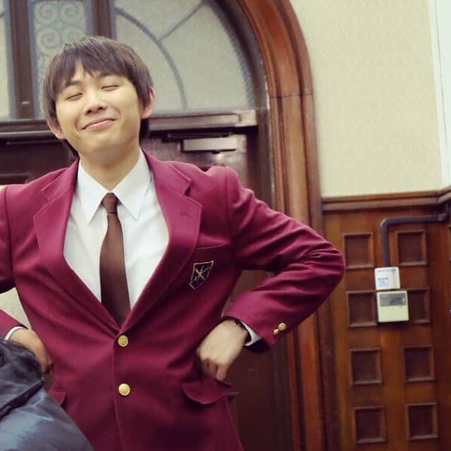 須賀健太のインスタグラム：「いんすたにもすず先生が撮ってくれたののせよ。 #学校のカイダン」