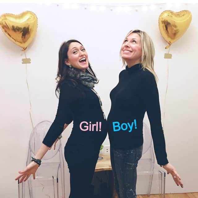 フリーダ＆ネリーのインスタグラム：「#newyear #newbeginnings happy new year ❤️❤️❤️❤️🎉🎉🎉🎉👶👶#friedaandnellieispregnant 😘😘😘😘😘😘😘👯🙌☺️#grateful #2015 xoxoxoox #friedaandnellie」