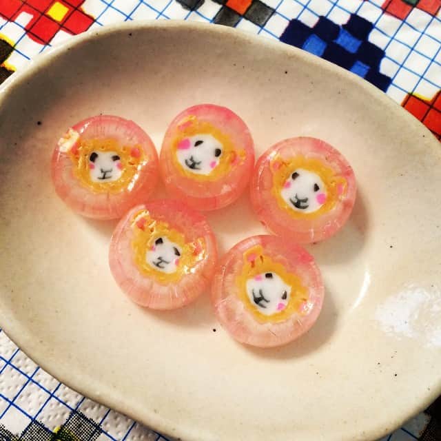 笛木優子のインスタグラム：「羊。ヒツジ。🐑🐏💛私は未年です😊 お正月、どう過ごされてますか？ 私は大好きな箱根駅伝を見てまーす✨🙆」