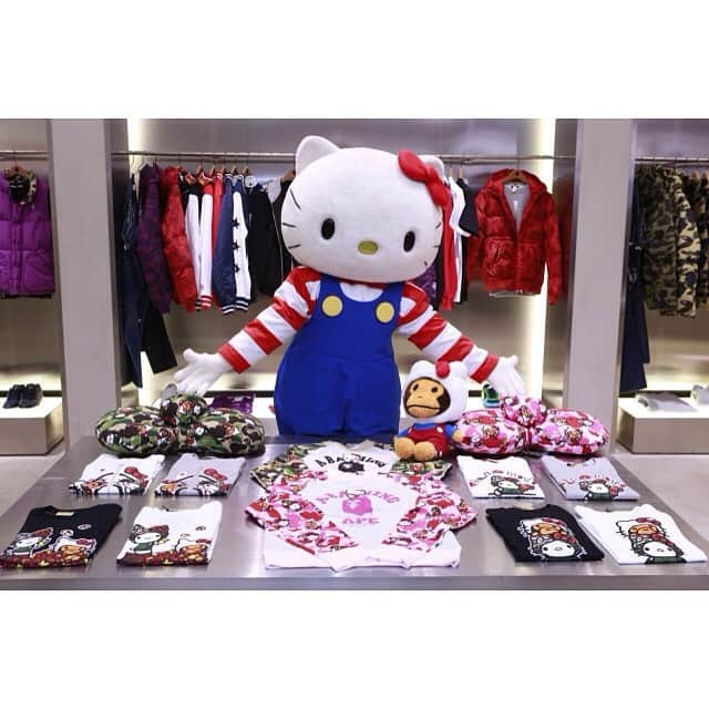 I.T IS INSPIRATIONさんのインスタグラム写真 - (I.T IS INSPIRATIONInstagram)「A BATHING APE® x Hello Kitty collaboration launches today at BAPE STORE® & BAPE KIDS®! BABY MILO® & Hello Kitty can’t wait to meet all the fans at BAPE STORE® Hysan One! See you soon! #ithk #abathingape #BAPE #bapestore @bape_jp @hk_bape_store @hk_bape_kids #hellokitty #sanrio #crossover #collaboration #polaroid #babymilo #meetngreet #causewaybay #cwb」1月3日 13時27分 - ithk