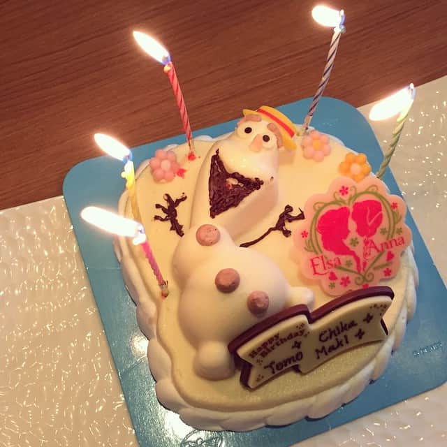 玉村 麻衣子さんのインスタグラム写真 - (玉村 麻衣子Instagram)「【UMAI_MONO】 オラフが溶けちゃうよ〜  #アイスケーキ#誕生日#オラフ#サーティーワン#おいしい#cake#JAPAN」1月18日 17時31分 - maiko_tamamura