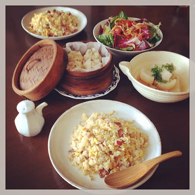 のインスタグラム：「お正月に作ったものを片付けないないと。冷蔵庫のねぎ豚を使ってチャーハン。今日はパラリと出来た。 #手抜きごはん #手を替え品を替え」