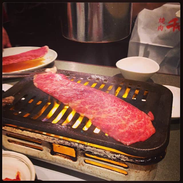 志摩有子さんのインスタグラム写真 - (志摩有子Instagram)「今年初のザブスキ♡黄身に浸けて食す。 #焼肉 #名物 #ごはんに合い過ぎる」1月4日 19時48分 - ariko418