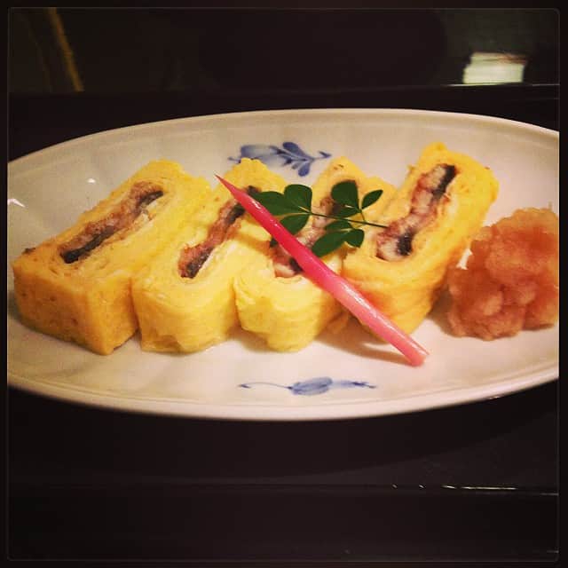 志摩有子さんのインスタグラム写真 - (志摩有子Instagram)「鯛茶漬けの前に鰻巻きも。必須です。」1月5日 20時20分 - ariko418
