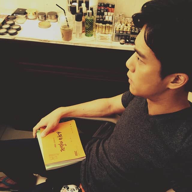 ハ・ソクジンさんのインスタグラム写真 - (ハ・ソクジンInstagram)「촬영 준비 중. 좋은 하루 되세요!  #niceday」1月6日 8時13分 - haseokjin