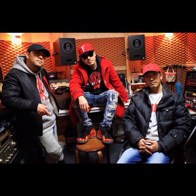 AK-69さんのインスタグラム写真 - (AK-69Instagram)「Again spent a night for pre-production with NATO. @minista_kc came to the studio to meet us during the sessions. - 引き続き、本日もNATOと共にプリプロ。 途中、MINISTA K.C.さんが遊びに来てくれました。 - #ak69 #theindependentking #forthethrone #hiphop #japan #newsong #studiolife #NATO #minista_kc #bagarch #bghb」1月7日 1時57分 - ak69_staff