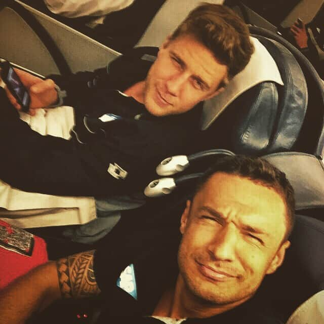 スベン・シプロックのインスタグラム：「Off to South Africa ✈️☀️⚽️ @ssali23 #hotmysteryman 😂😂😂」