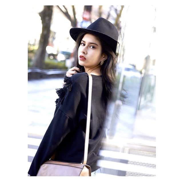 EMODA COSMETICSのインスタグラム：「RIPE LIPS ROUGE SOPHIA ¥2800 new project photo！！ ファッショントレンドにあ うコスメを今後紹介します♡ don't miss it!! #emoda #emodacosmetics #cosme #cosmetics #love #makeup #make #shooting #new #project #model #camereon @emoda_official」
