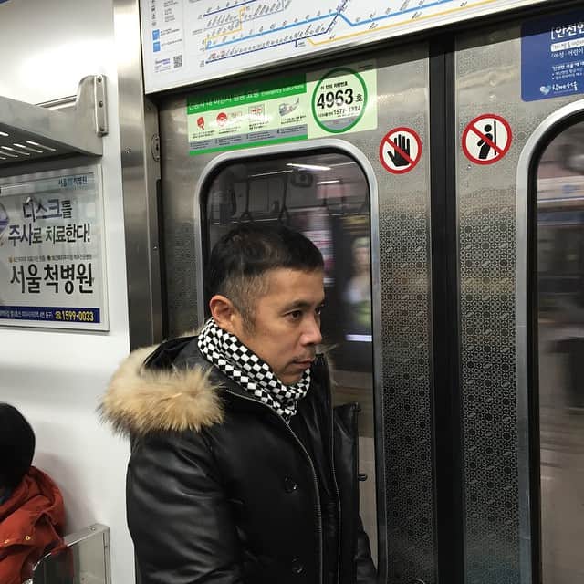 岡村隆史さんのインスタグラム写真 - (岡村隆史Instagram)「韓国の地下鉄に緊張する おっさん」1月9日 12時37分 - okamuradesu