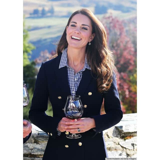 シーシースカイさんのインスタグラム写真 - (シーシースカイInstagram)「Cheers to Kate Middleton - today's her 33rd! Happy Birthday! #KateMiddleton #Birthday #DuchessofCambridge」1月10日 1時59分 - ccskye