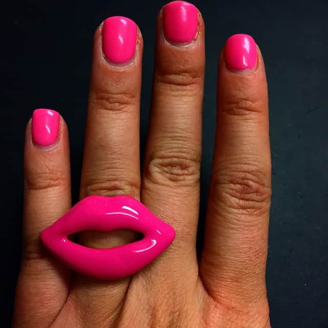 シーシースカイのインスタグラム：「💋👄 #CCSKYE Kiss Me Lip Ring #ring #kiss #lips #pink #manicure」
