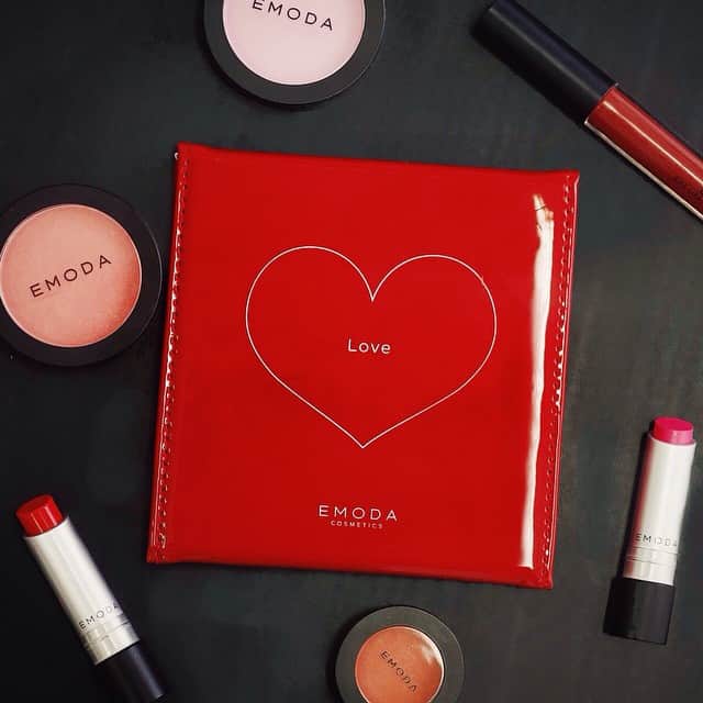 EMODA COSMETICSのインスタグラム：「NEW  NOVNLTY!  本日よりstart♡ 【VALENTINE MIRROR】  EMODA COSMETICSの商品を税抜10,000円以上お買い上げの方に、オリジナルミラーを先着プレゼント！！ #emoda #emodacosmetics #cosme #cosmetics #make #makeup #new #novelty #love #cute #valentine #mirror #red #camereon @emoda_official」