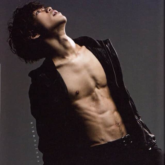 のインスタグラム：「💗Kenshō Ono 💗 #KenshoOno #OnoKensho #小野賢章 #小野 #賢章 #seiyuu #seiyu #actor #singer #アニメ #anime #漫画 #manga #オタク #おたく #otaku #コスプレ #JapaneseBoy #abs」