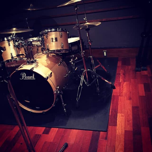板野友美さんのインスタグラム写真 - (板野友美Instagram)「rehearsal♪ #ドラムのリハじゃないです笑」2月11日 19時40分 - tomo.i_0703