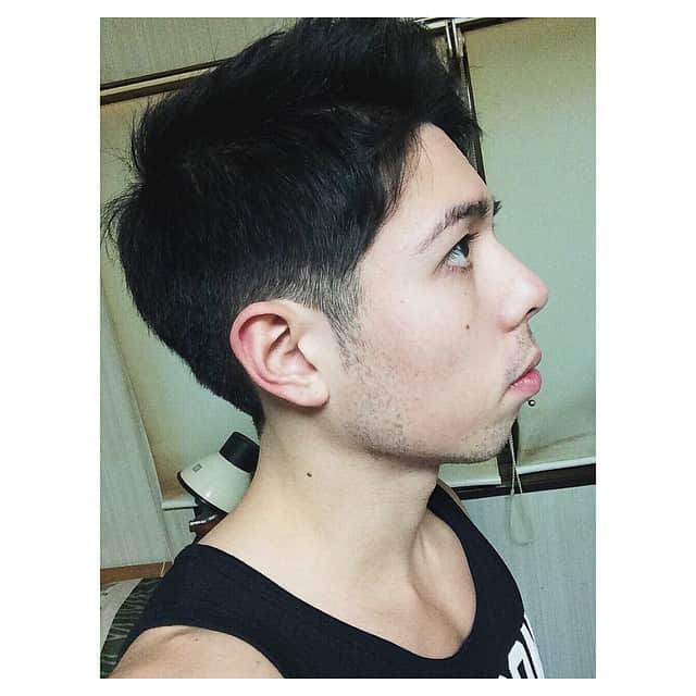のインスタグラム：「髪切った。想像していた髪型と違う。でもまあいいや。😁haircut. #japan #haircut #youngeragain #髪型 #カット #ハーフ」