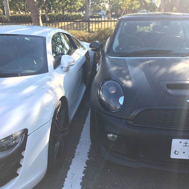 後藤浩輝のインスタグラム：「いたずらで後輩ジョッキーの車のドア開けられないようにベタ付けしてみた！けど結局俺が先に帰ることになって無意味ないたずら（笑）」