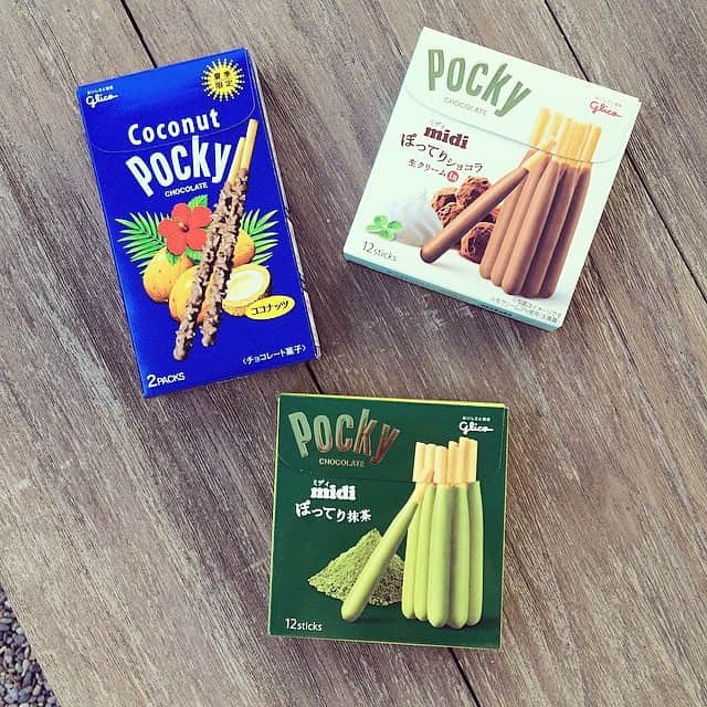 Glico USAのインスタグラム：「Jolee says her favorite is Coconut Pocky! What's yours? Pic from @joleee1. #pocky #snacks #coconut #chocolate #greentea #delicious #yum #yummy #nom #noms #nomnom #crunchy #sweet #pockysticks #japanese #asian #food #cutefood #potd #japanesefood #glico #cookies #biscuits #munchies #snacktime #flavors #sharehappiness」