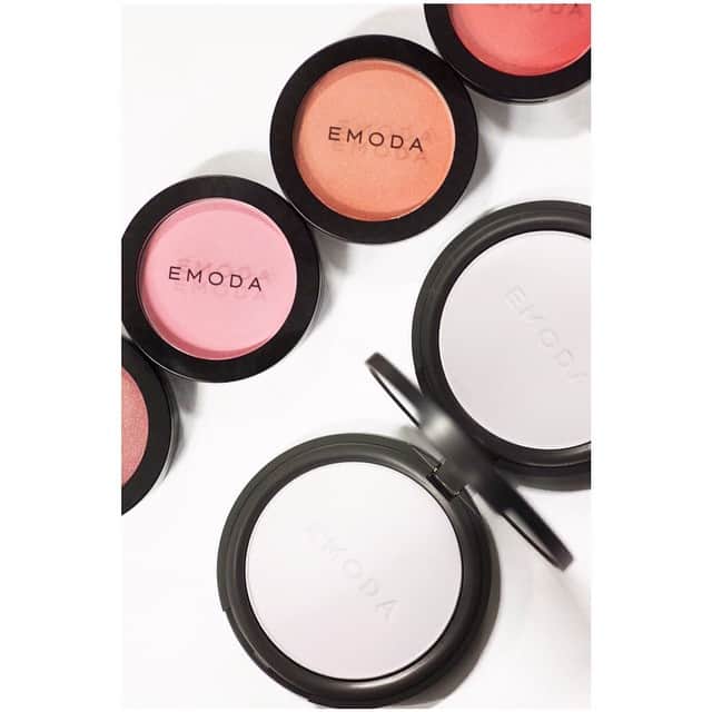 EMODA COSMETICSのインスタグラム：「明日より！ 阪急梅田店&西武渋谷店ではLIGHT CONTROL POWDERとCHEEKのSPEICAL　KITが発売。 詳しくは店舗STAFFまで❤ #emoda #emodacosmetics #emodacosme #cheek #color #basemake #cute #special #kit #camereon @emoda_official」