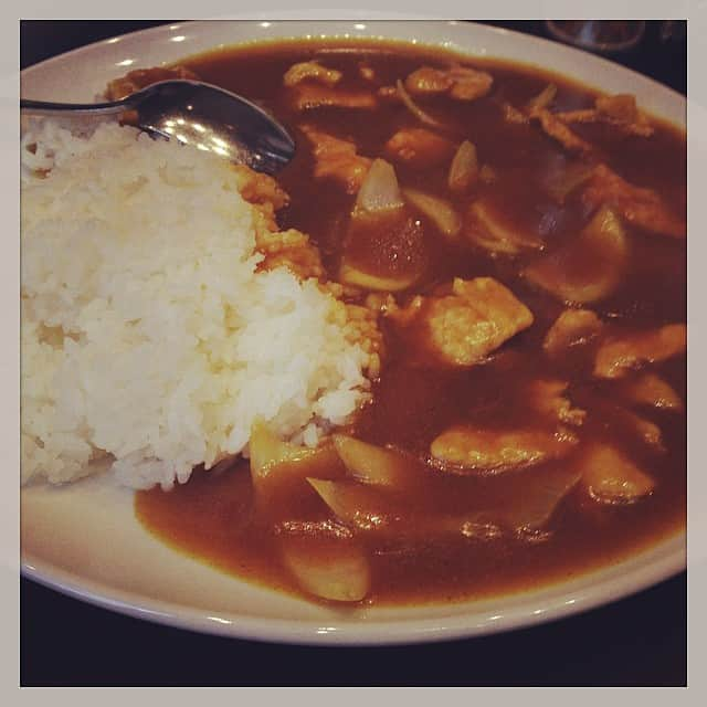 志摩有子さんのインスタグラム写真 - (志摩有子Instagram)「合いの手にカレーも。中国料理店のカレーもなかなかです。 #ロケごはん #カレーの海に飛び込みたい #これで2人前」1月24日 13時01分 - ariko418